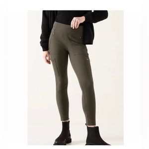 Athleta headlands hybrid cargo tight size 6.